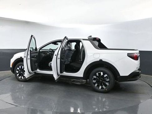 Used 2025 Hyundai Santa Cruz SE image 40