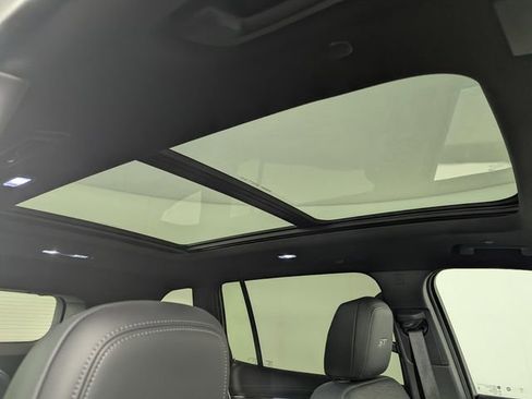 Used 2025 Buick Enclave Sport Touring w/ Power Package image 25