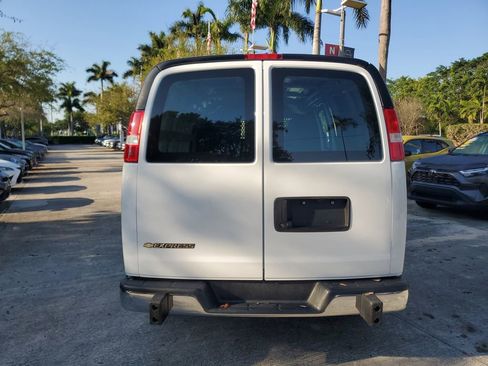Used 2024 Chevrolet Express 2500 w/ Driver Convenience Package RWD image 5