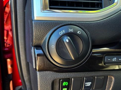 Used 2017 Nissan Titan SV image 16