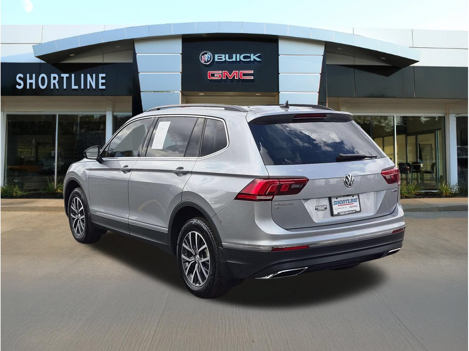 Used 2020 Volkswagen Tiguan SE w/ Panoramic Sunroof Package AWD/4WD image 5