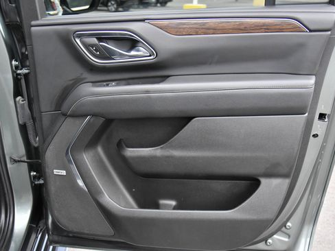 Used 2023 Chevrolet Suburban Premier AWD/4WD image 48