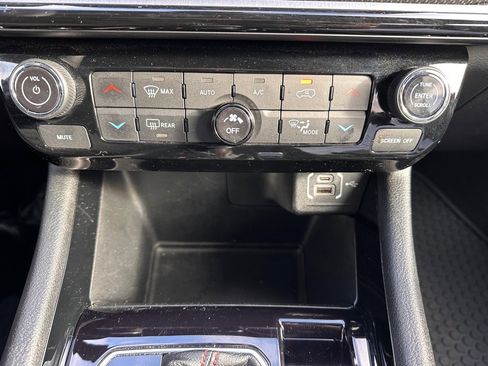 Used 2024 Jeep Compass Trailhawk image 22