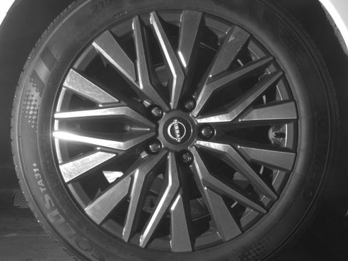 Used 2025 Nissan Altima 2.5 SV FWD image 18