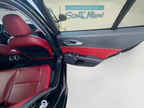 Used 2019 Alfa Romeo Giulia w/ Quick Order Package 22K Sport RWD image 30