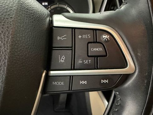 Used 2023 Toyota Highlander XLE FWD image 11