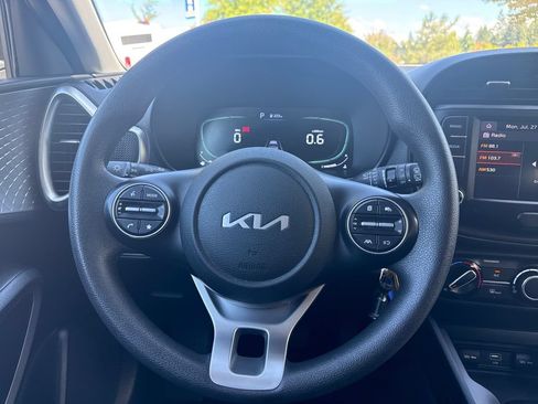 Used 2023 Kia Soul LX w/ LX Technology Package FWD image 21