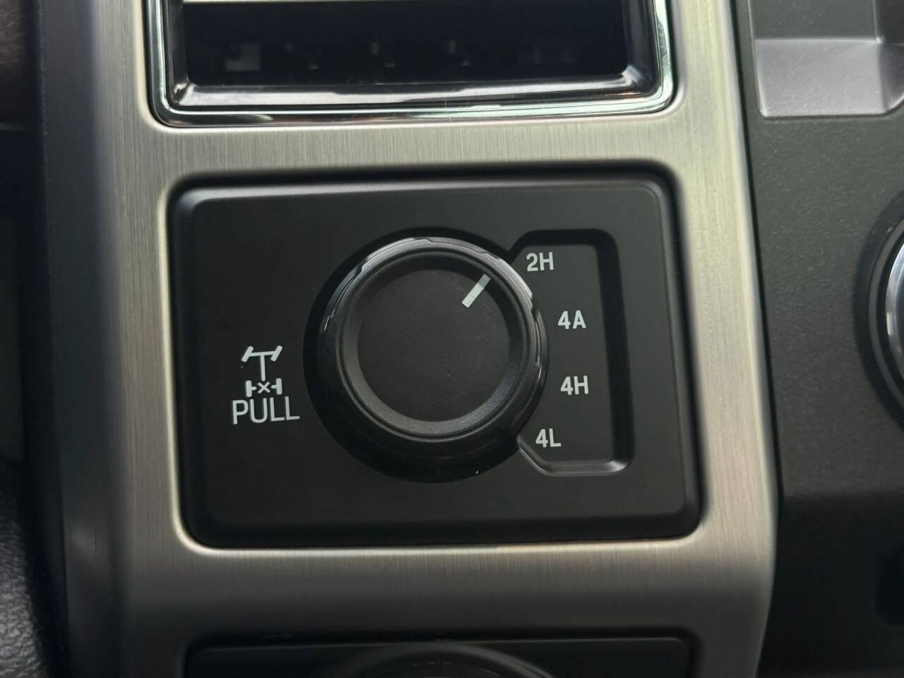 Used 2017 Ford F150 Platinum w/ Equipment Group 701A Luxury AWD/4WD image 12
