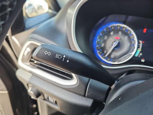 Used 2025 Chrysler Pacifica Select FWD image 22