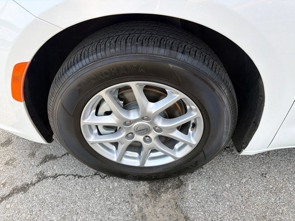 Used 2022 Chrysler Pacifica Touring-L FWD image 9
