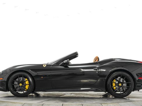 Used 2015 Ferrari California T image 6