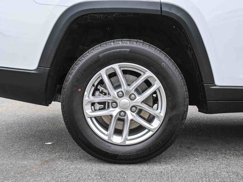 New 2025 Jeep Grand Cherokee L Laredo image 8