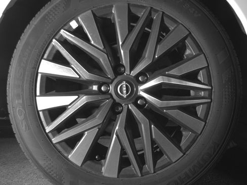 Used 2025 Nissan Altima 2.5 SV FWD image 15
