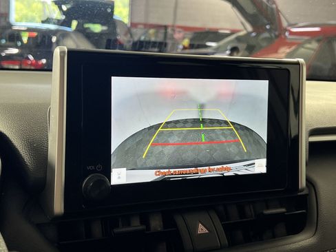 Used 2025 Toyota RAV4 XLE AWD/4WD image 20