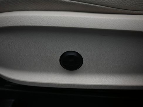 Used 2020 Mercedes-Benz GLB 250 image 13