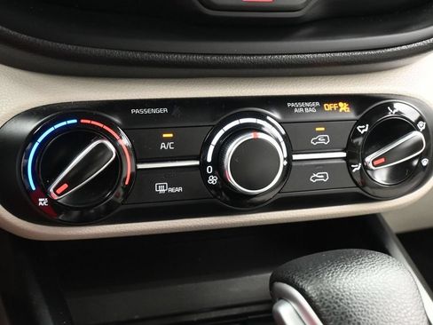 Used 2023 Kia Soul LX FWD image 19