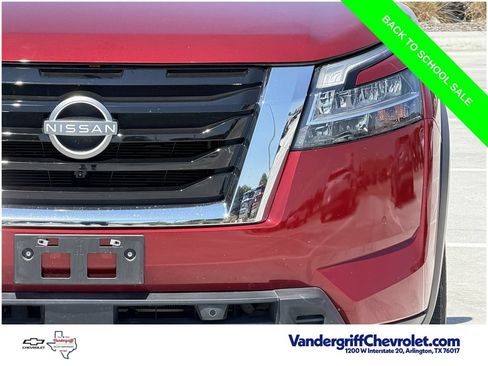 Used 2024 Nissan Pathfinder SL FWD image 8