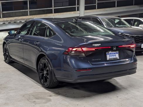 Certified 2025 Honda Accord SE image 9