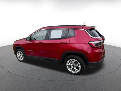 Used 2025 Jeep Compass Latitude AWD/4WD image 10