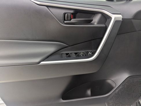 Used 2022 Toyota RAV4 LE image 13