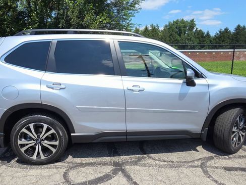 Certified 2023 Subaru Forester Limited AWD/4WD image 9