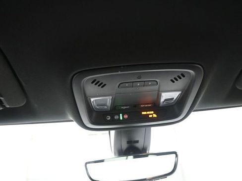 Used 2023 Chevrolet Traverse LT image 12