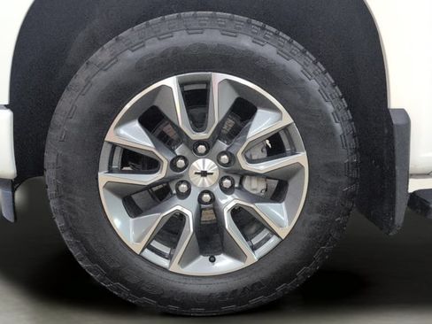 Used 2025 Chevrolet Silverado 1500 RST AWD/4WD image 30