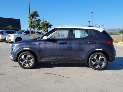 Used 2023 Hyundai Venue Limited image 2