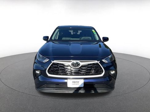 Used 2025 Toyota Highlander LE image 4