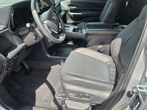 Used 2025 Toyota Sienna Platinum AWD/4WD image 15