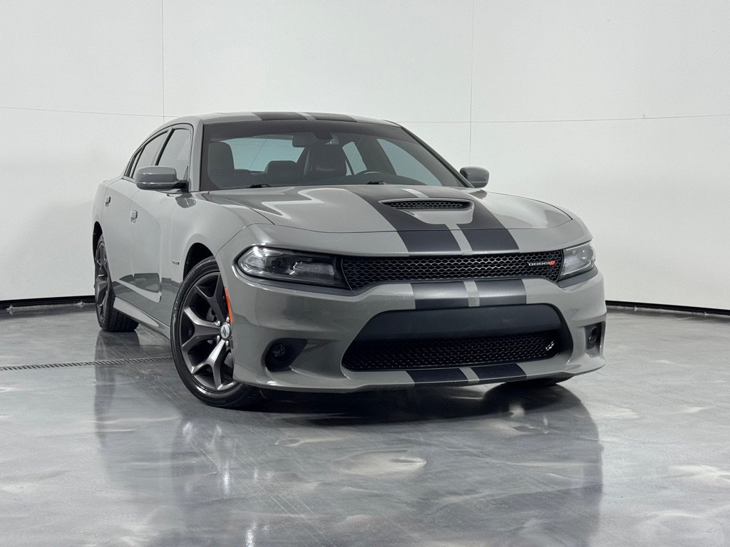 Used 2018 Dodge Charger R/T w/ Plus Group RWD image 2