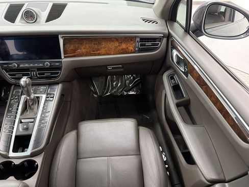 Used 2020 Porsche Macan AWD/4WD image 30