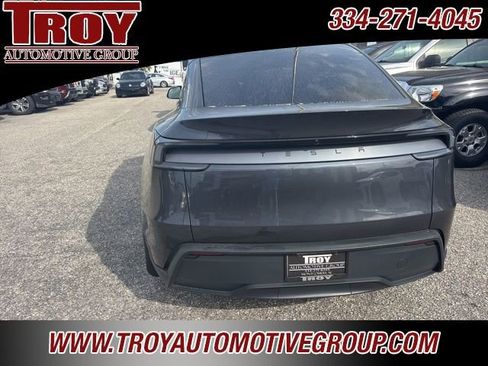 Used 2026 Tesla Model Y 2WD image 3