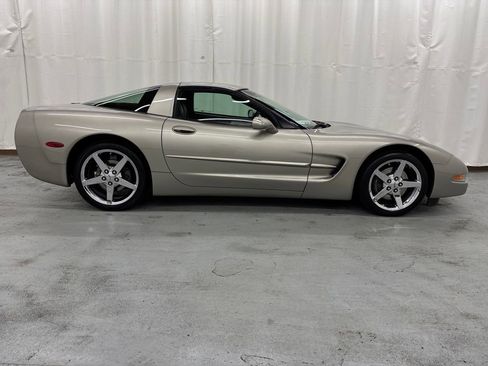 Used 2001 Chevrolet Corvette Coupe w/ Preferred Equipment Group1 image 6
