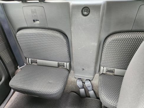 Used 2011 Nissan Frontier SV image 10