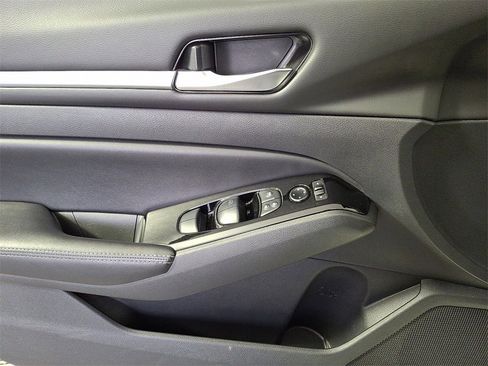 Used 2023 Nissan Altima 2.5 SV image 14
