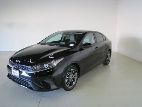 Used 2022 Kia Forte LXS image 1