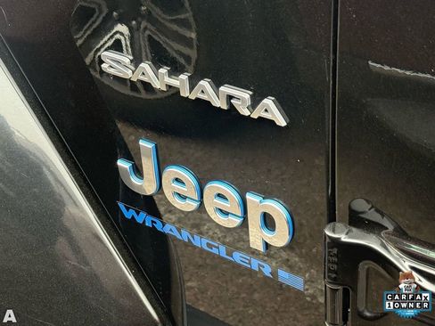 Used 2024 Jeep Wrangler Unlimited Sahara w/ Technology Group image 9