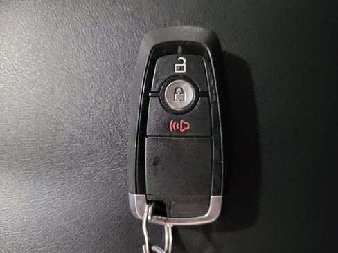 Used 2020 Ford Edge SE image 32