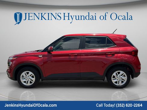 Used 2024 Hyundai Venue SE FWD image 6