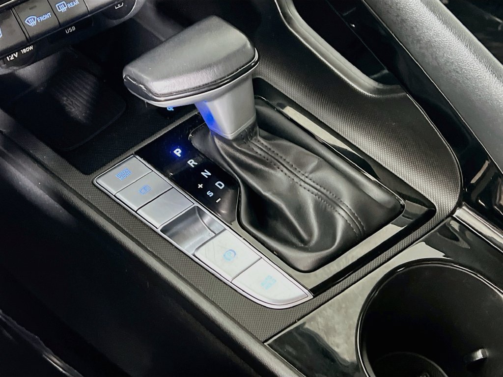 Used 2025 Hyundai Elantra Limited FWD image 16