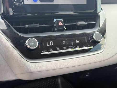 Used 2025 Toyota Corolla LE FWD image 20