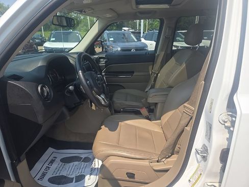 Used 2014 Jeep Patriot Limited w/ Sun/Sound Group AWD/4WD image 9