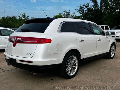 Used 2019 Lincoln MKT AWD image 6
