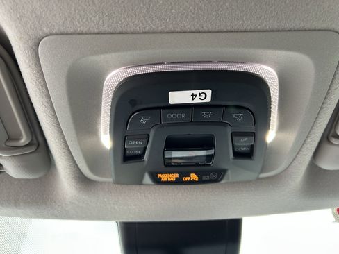 Certified 2022 Toyota Corolla Cross XLE image 34