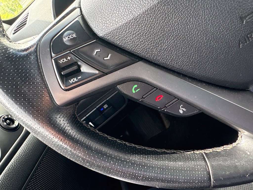 Used 2016 Hyundai Veloster Turbo FWD image 28