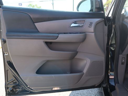 Used 2017 Honda Odyssey Touring Elite image 12