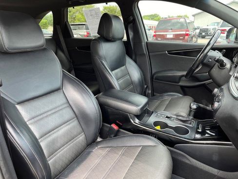 Used 2017 Kia Sorento SX image 21