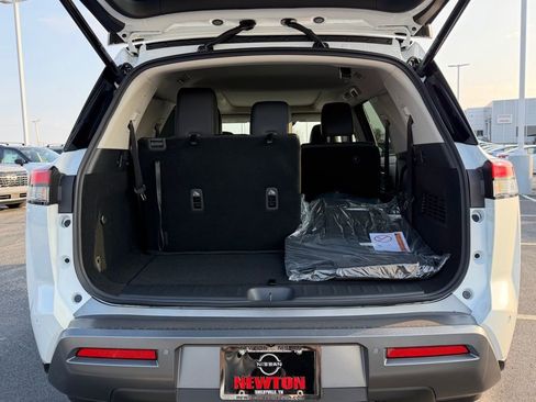 New 2026 Nissan Pathfinder SL image 35