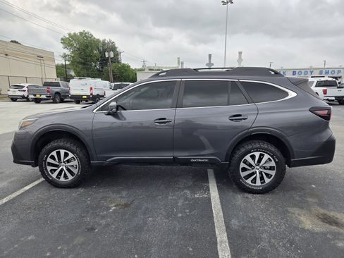 Used 2022 Subaru Outback Premium AWD/4WD image 5